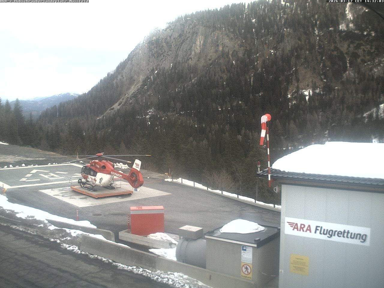 Archiv Foto Webcam Hubschrauberlandeplatz Nassfeld