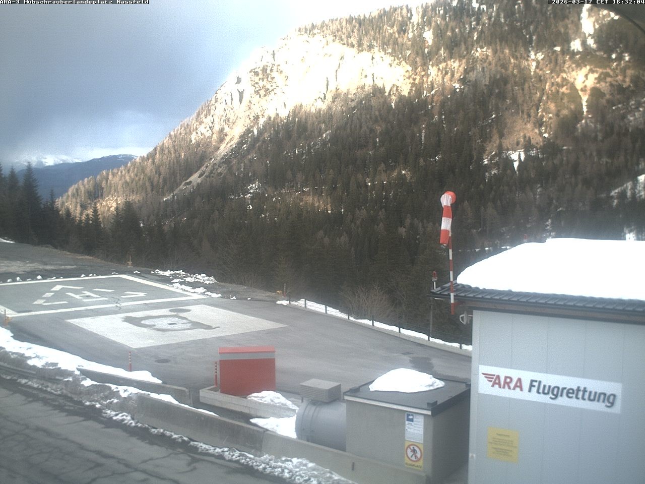 Archiv Foto Webcam Hubschrauberlandeplatz Nassfeld