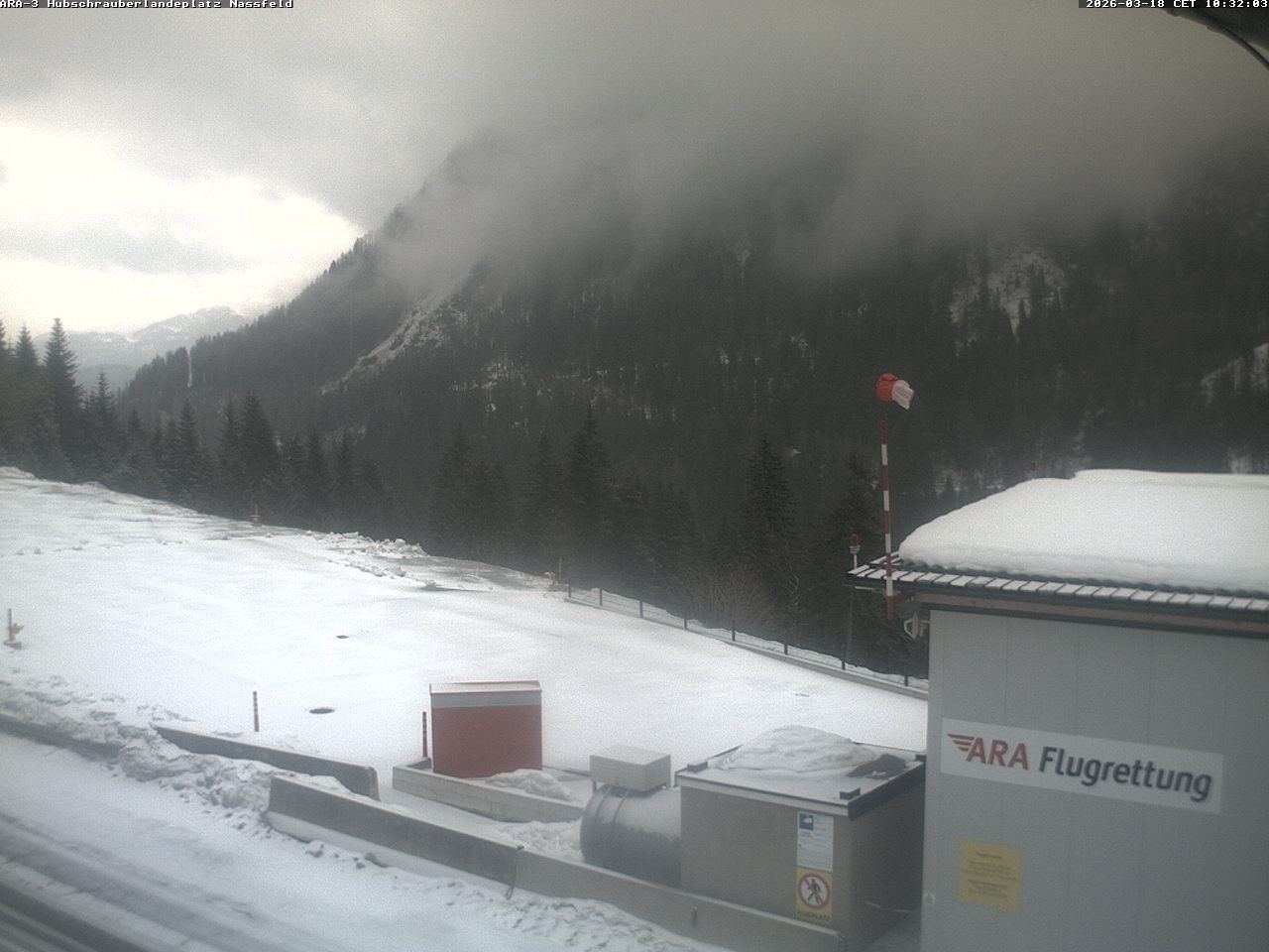 Archiv Foto Webcam Hubschrauberlandeplatz Nassfeld