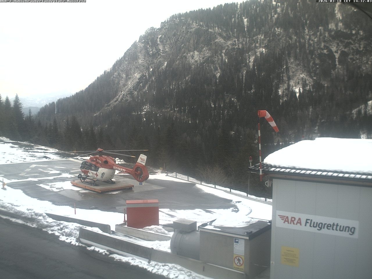 Archiv Foto Webcam Hubschrauberlandeplatz Nassfeld