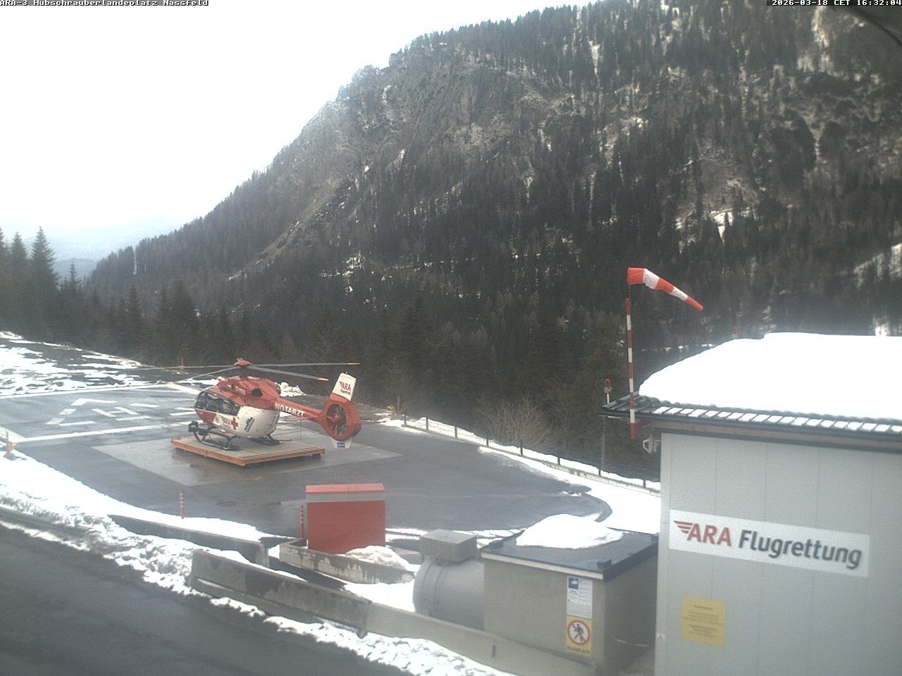 Archiv Foto Webcam Hubschrauberlandeplatz Nassfeld