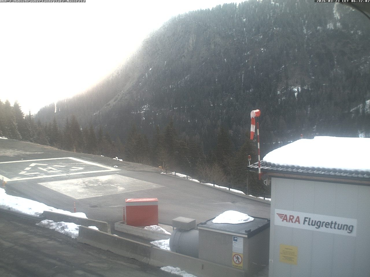 Archiv Foto Webcam Hubschrauberlandeplatz Nassfeld