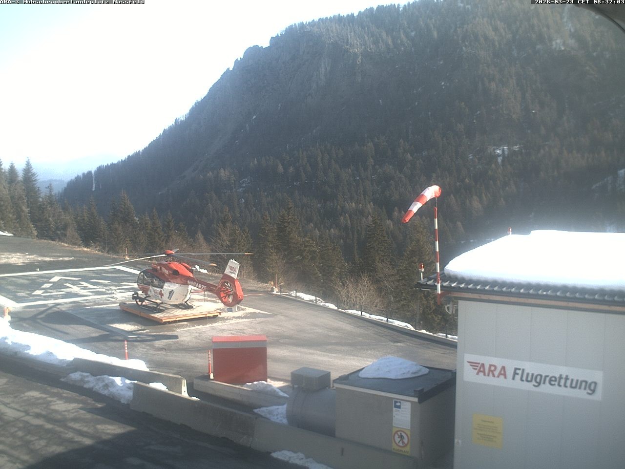 Archiv Foto Webcam Hubschrauberlandeplatz Nassfeld