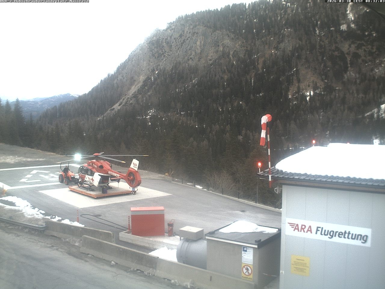 Archiv Foto Webcam Hubschrauberlandeplatz Nassfeld