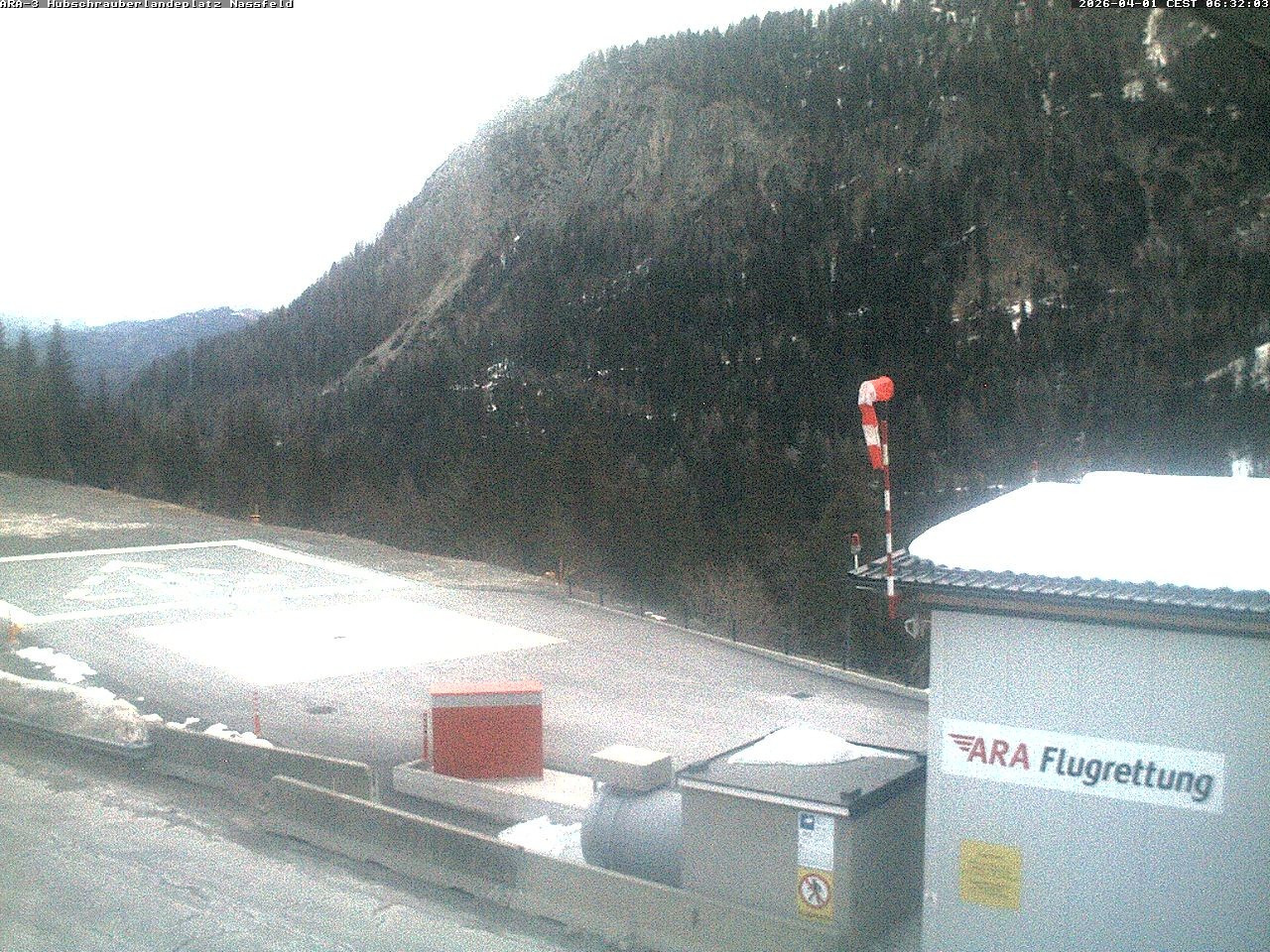 Archiv Foto Webcam Hubschrauberlandeplatz Nassfeld
