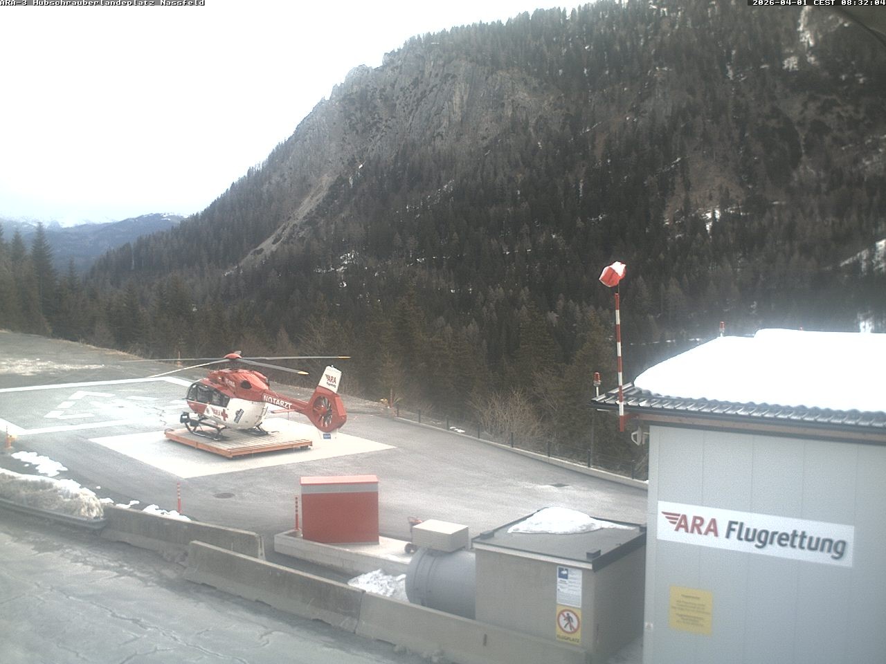 Archiv Foto Webcam Hubschrauberlandeplatz Nassfeld