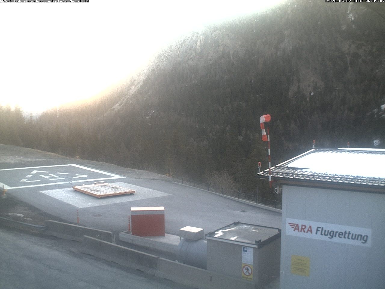 Archiv Foto Webcam Hubschrauberlandeplatz Nassfeld