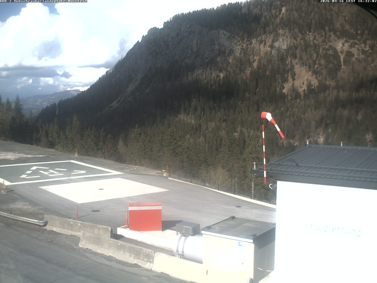 Archiv Foto Webcam Hubschrauberlandeplatz Nassfeld