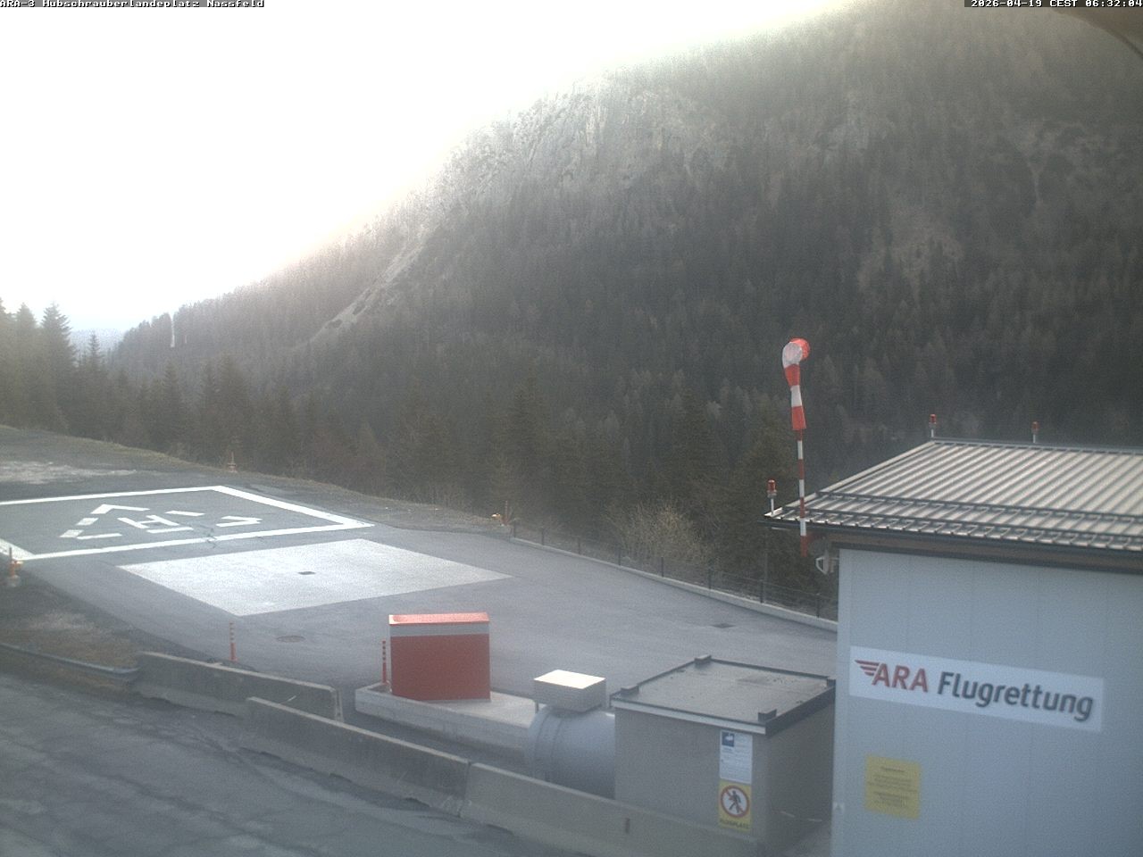 Archiv Foto Webcam Hubschrauberlandeplatz Nassfeld