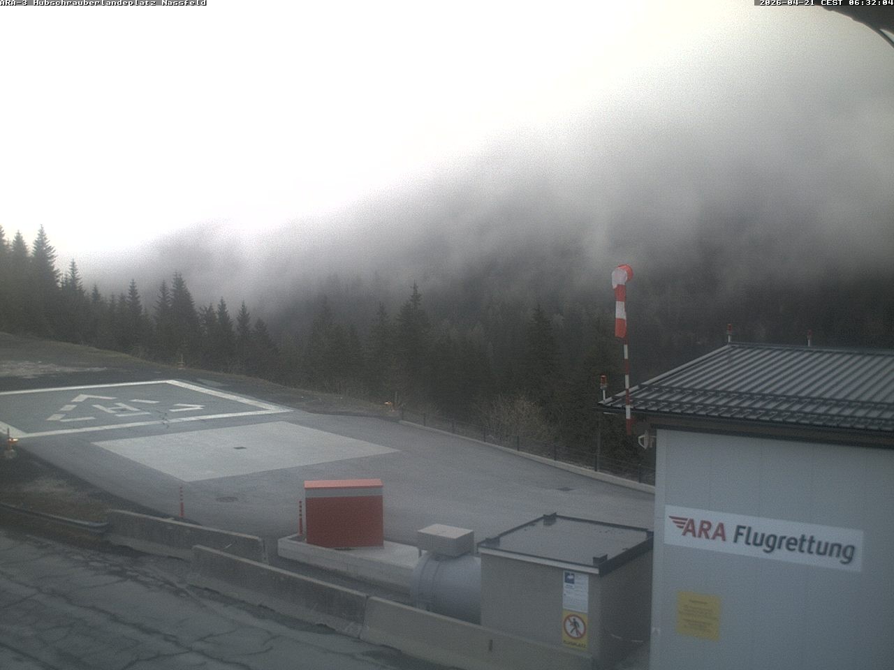 Archiv Foto Webcam Hubschrauberlandeplatz Nassfeld