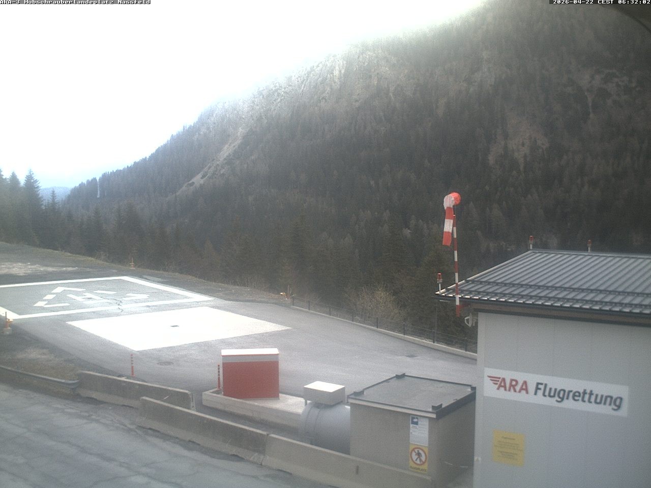 Archiv Foto Webcam Hubschrauberlandeplatz Nassfeld