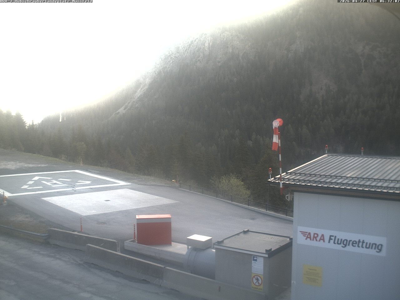 Archiv Foto Webcam Hubschrauberlandeplatz Nassfeld