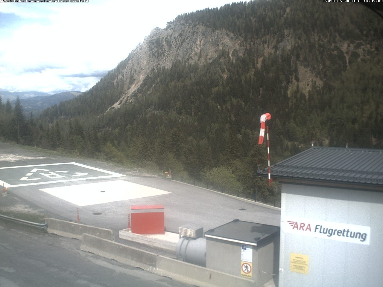 Archiv Foto Webcam Hubschrauberlandeplatz Nassfeld