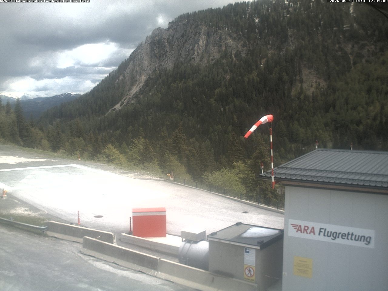 Archiv Foto Webcam Hubschrauberlandeplatz Nassfeld