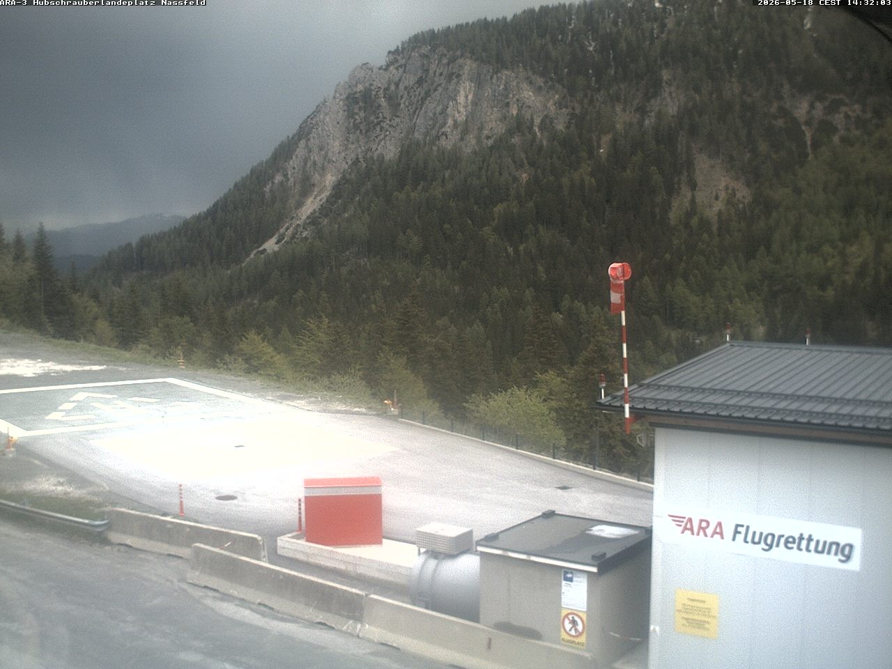 Archiv Foto Webcam Hubschrauberlandeplatz Nassfeld