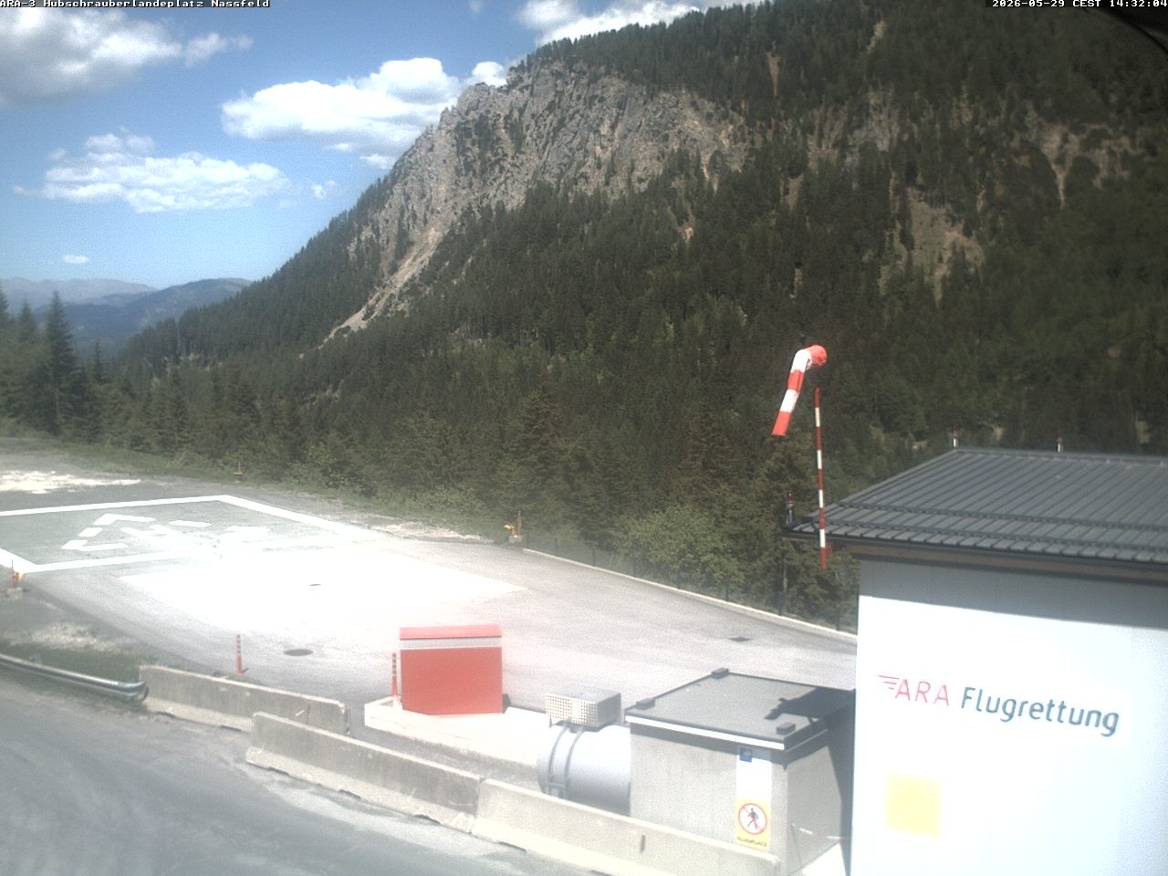 Archiv Foto Webcam Hubschrauberlandeplatz Nassfeld