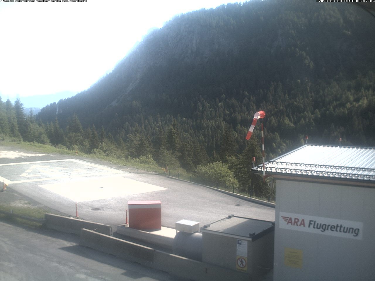 Archiv Foto Webcam Hubschrauberlandeplatz Nassfeld