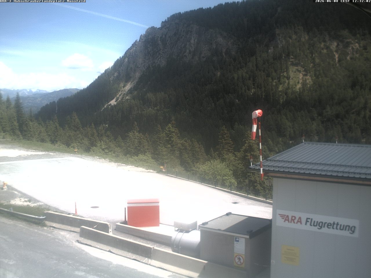 Archiv Foto Webcam Hubschrauberlandeplatz Nassfeld