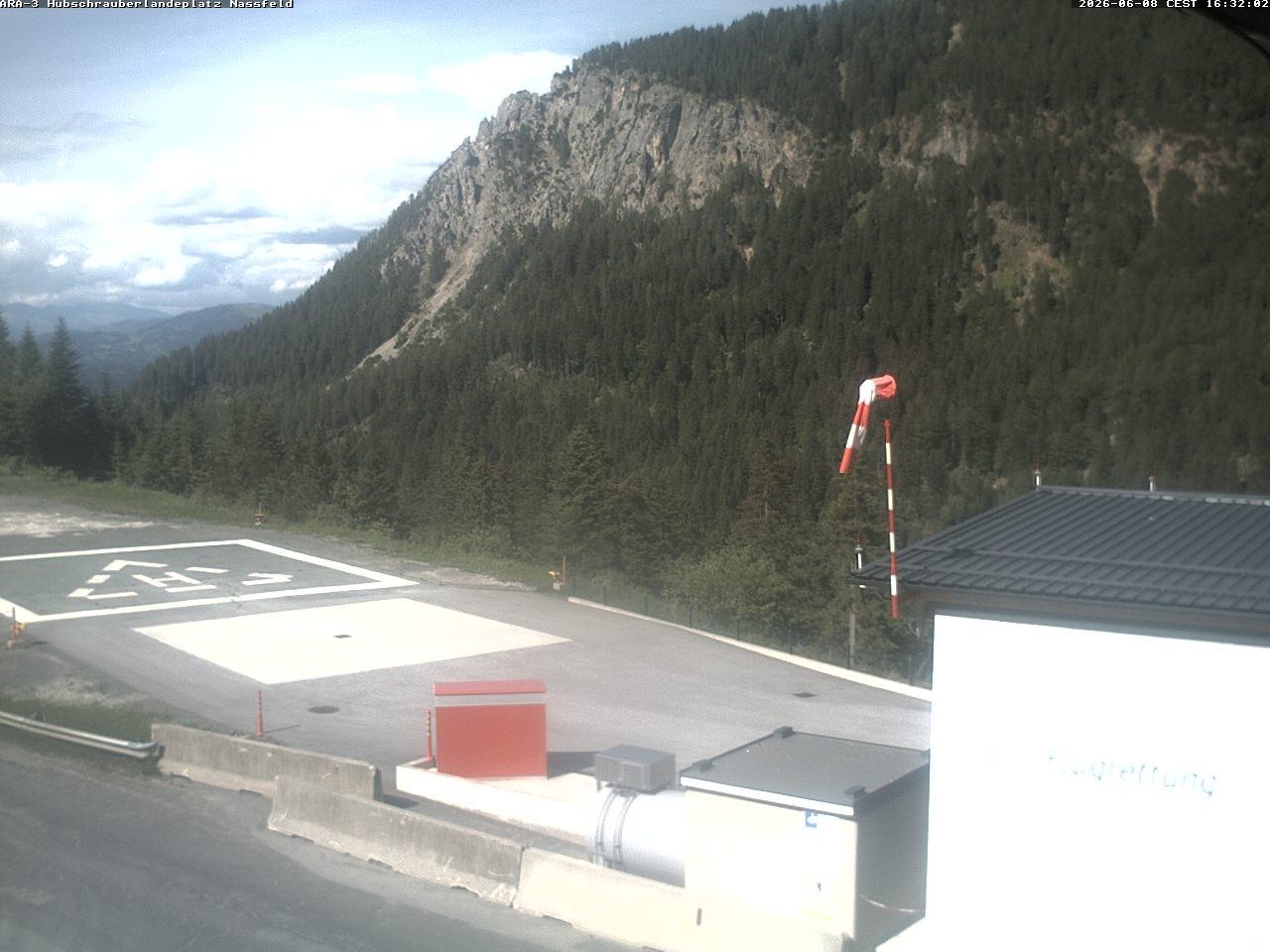 Archiv Foto Webcam Hubschrauberlandeplatz Nassfeld