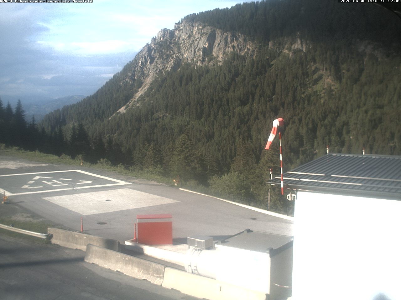Archiv Foto Webcam Hubschrauberlandeplatz Nassfeld