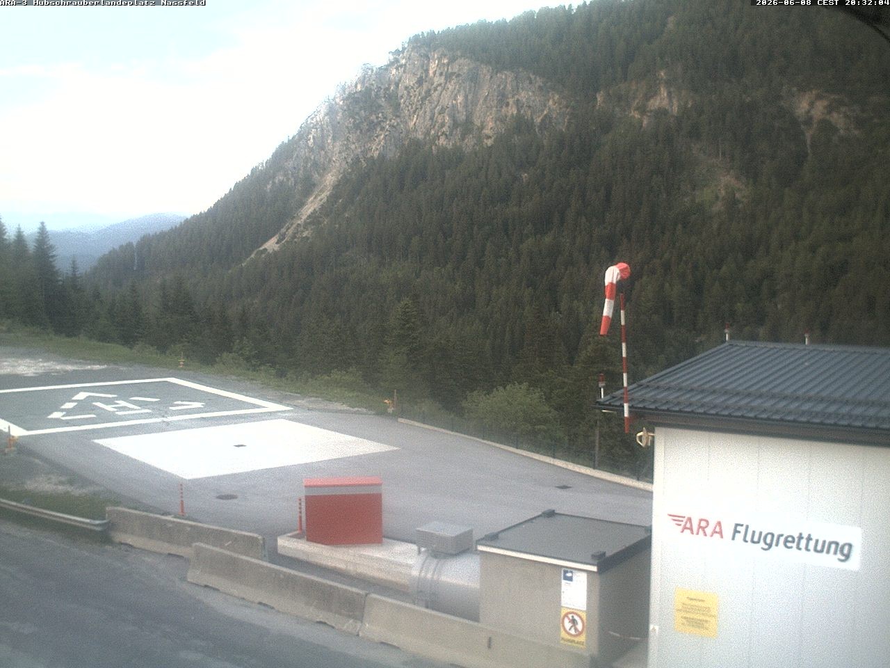 Archiv Foto Webcam Hubschrauberlandeplatz Nassfeld