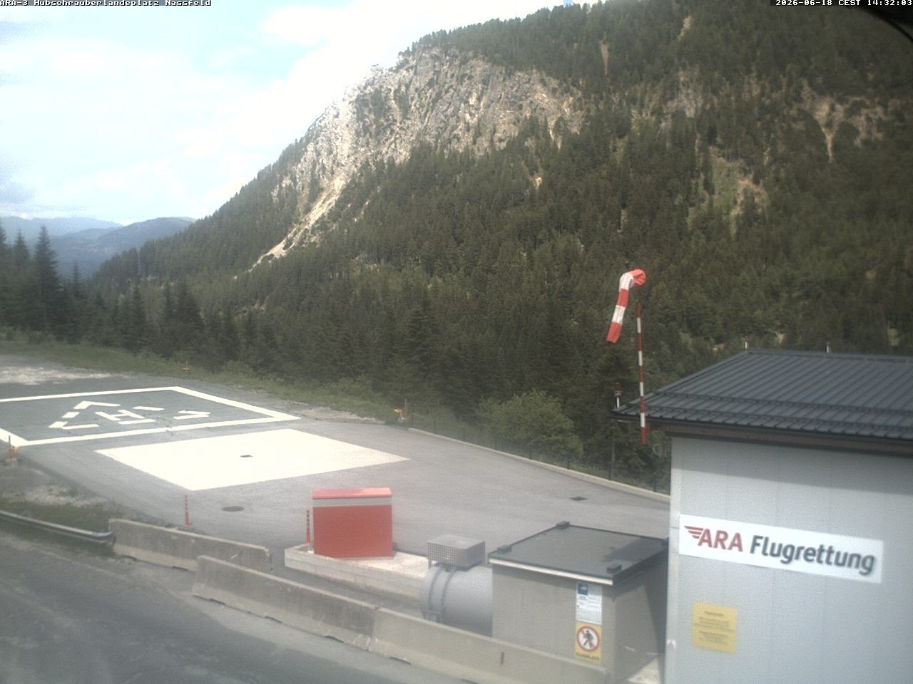 Archiv Foto Webcam Hubschrauberlandeplatz Nassfeld