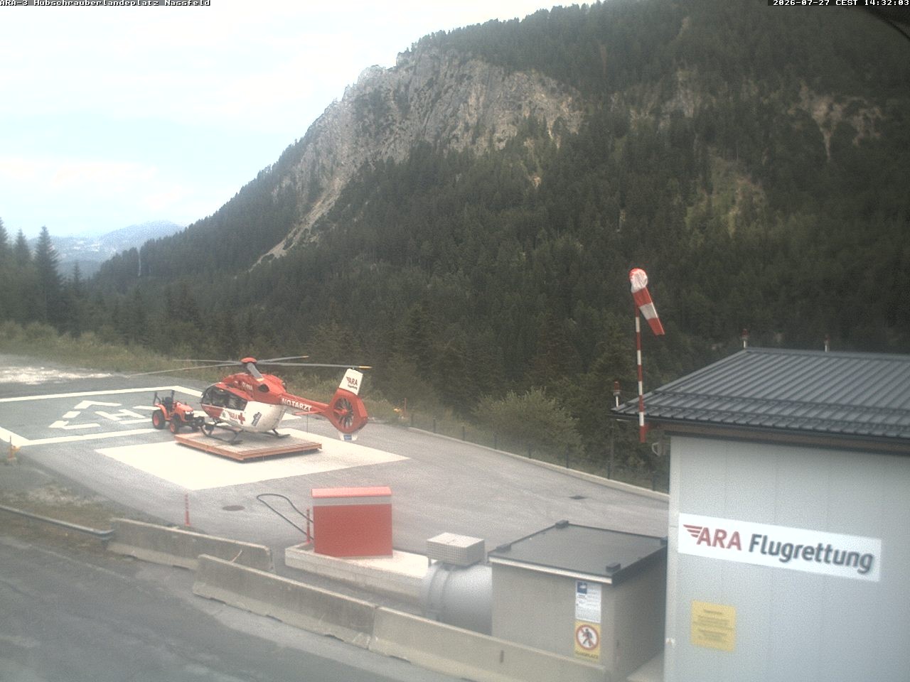Archiv Foto Webcam Hubschrauberlandeplatz Nassfeld