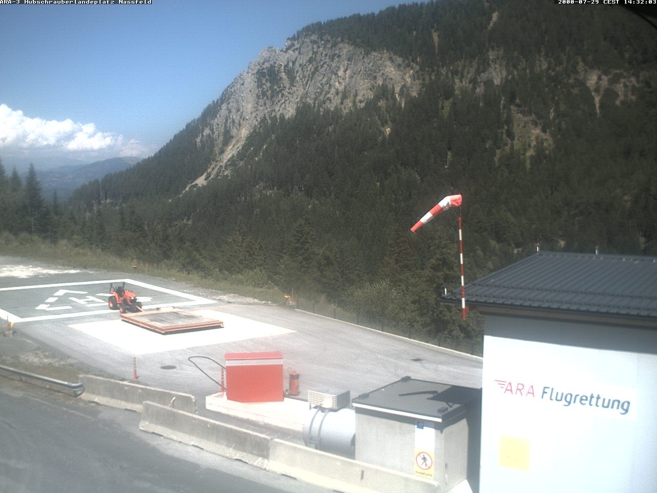 Archiv Foto Webcam Hubschrauberlandeplatz Nassfeld