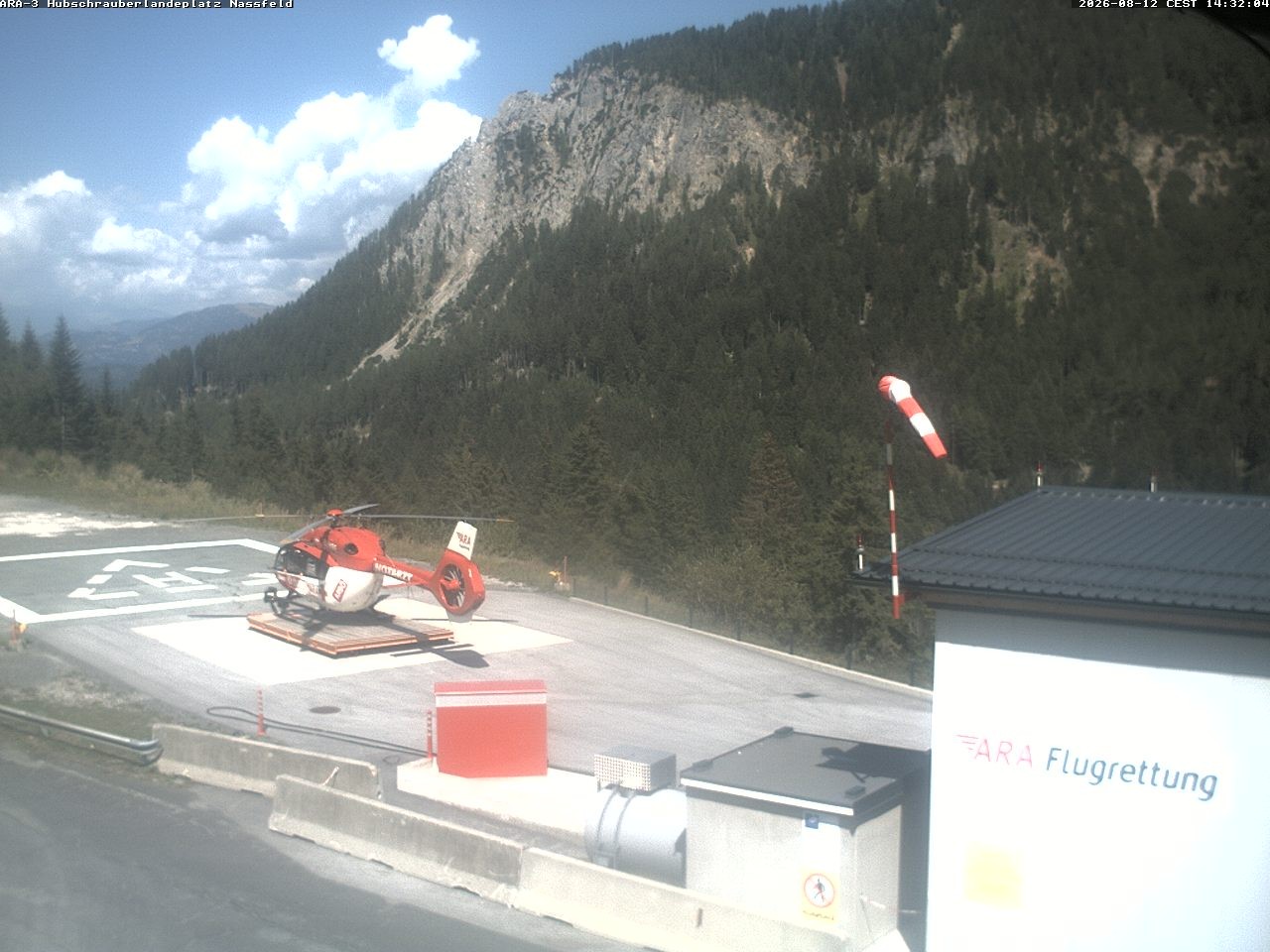 Archiv Foto Webcam Hubschrauberlandeplatz Nassfeld
