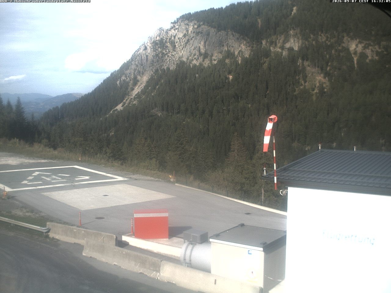 Archiv Foto Webcam Hubschrauberlandeplatz Nassfeld