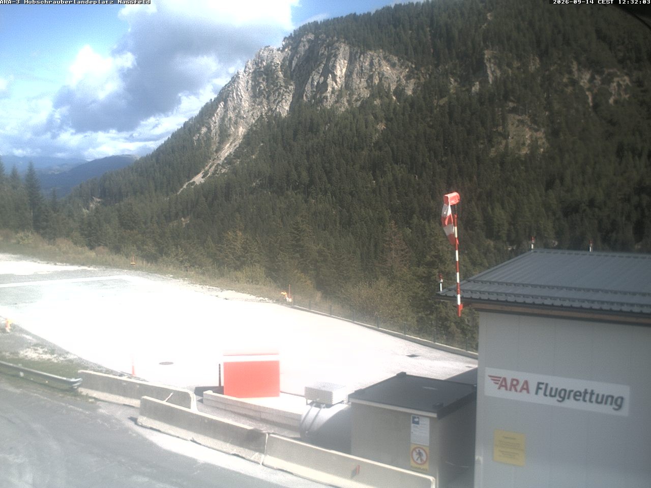 Archiv Foto Webcam Hubschrauberlandeplatz Nassfeld