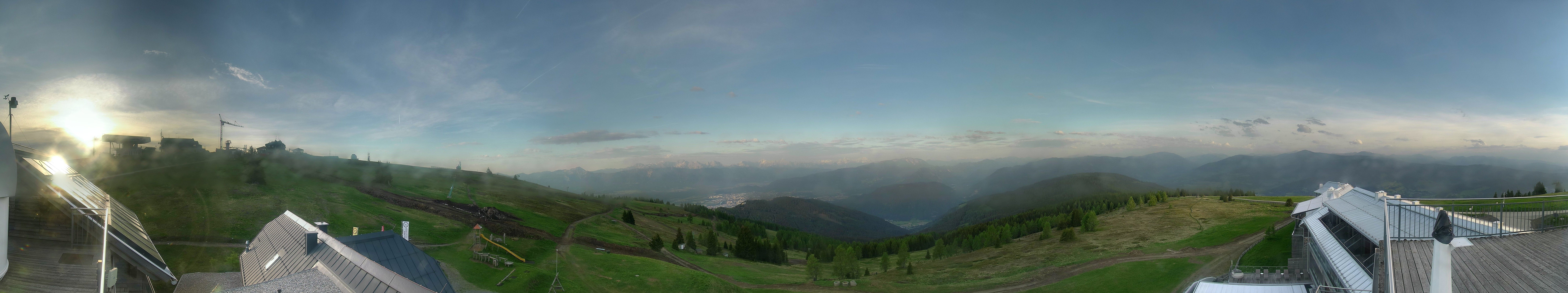 Archived image Webcam Mountain inn / hotel Pacheiner (Gerlitzen)