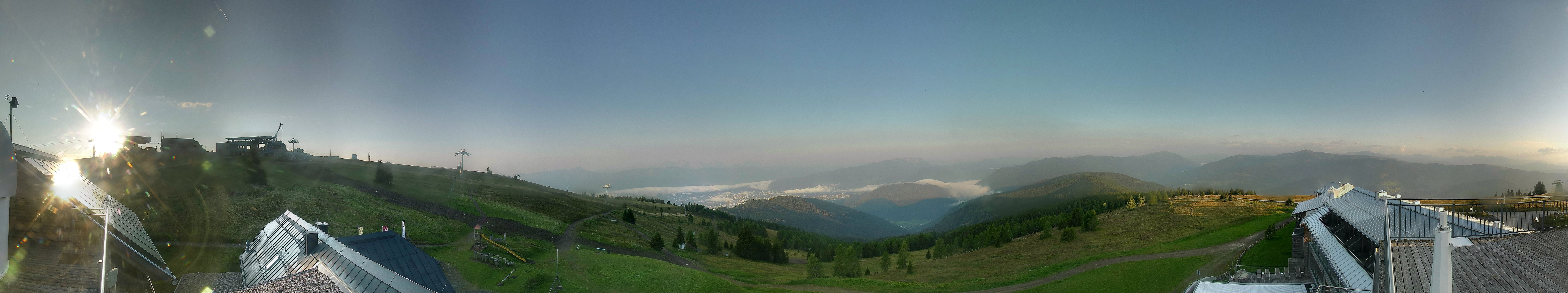 Archived image Webcam Mountain inn / hotel Pacheiner (Gerlitzen)