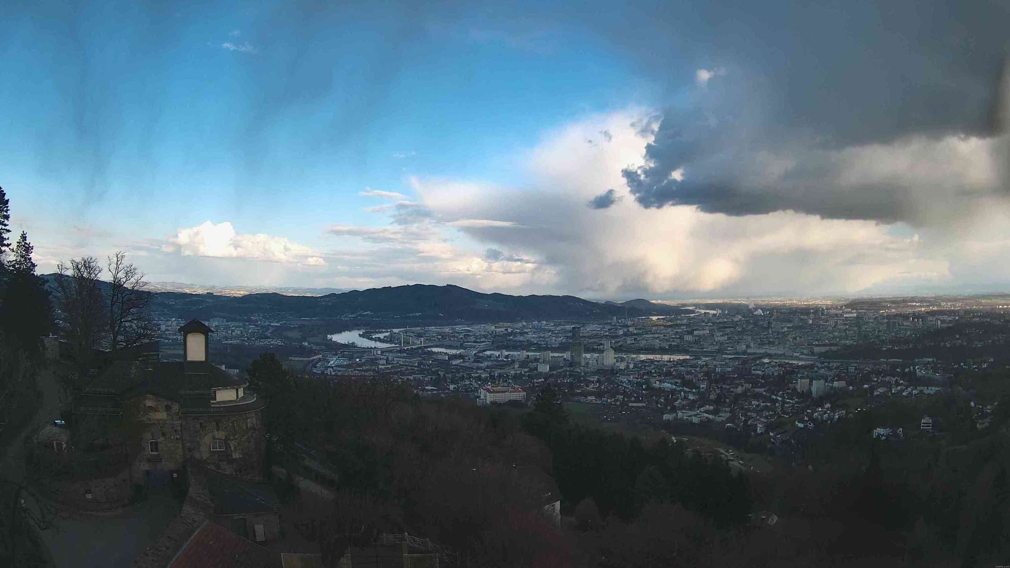 Archived image Webcam Central square of Linz