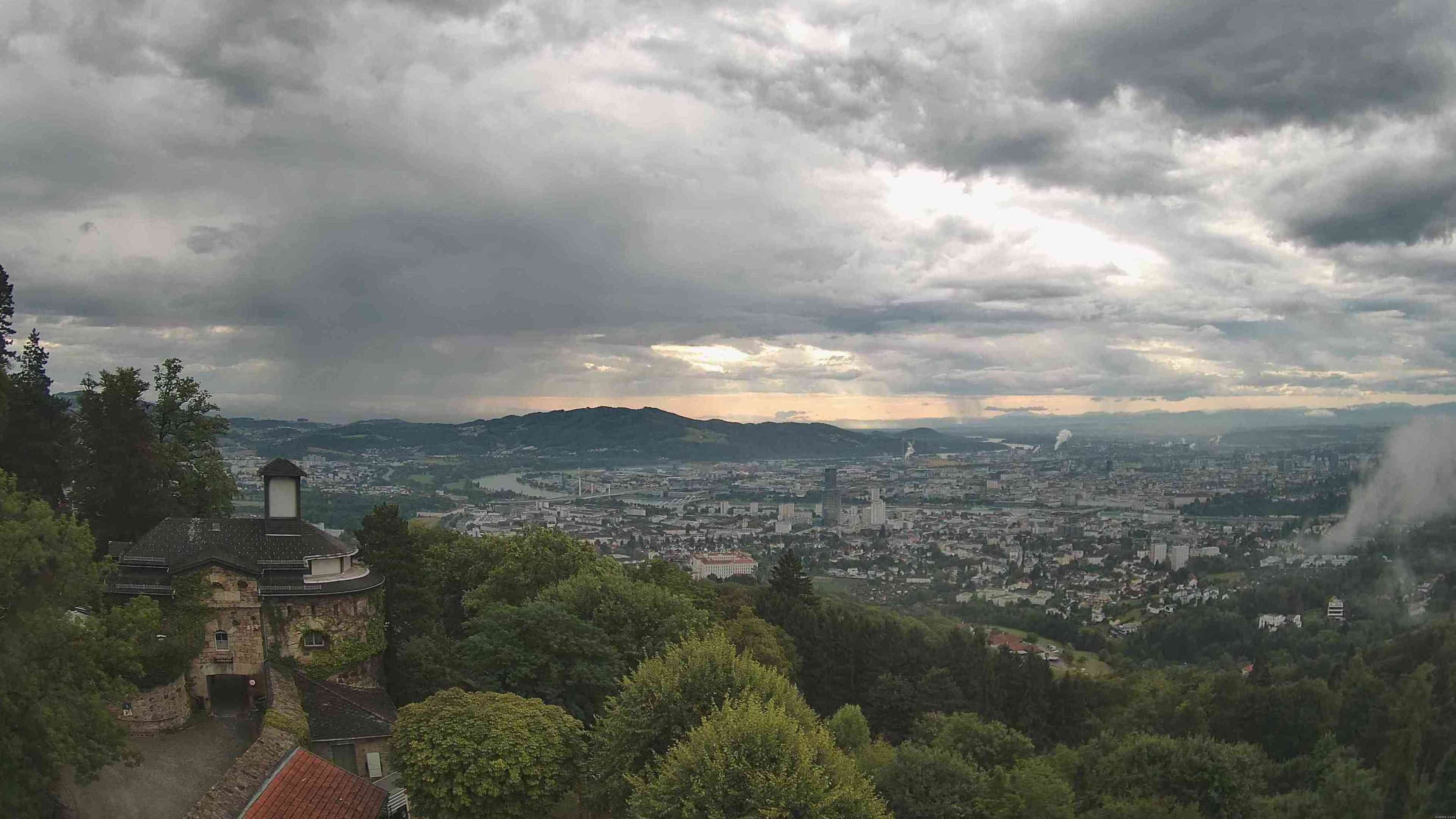 Archived image Webcam Central square of Linz