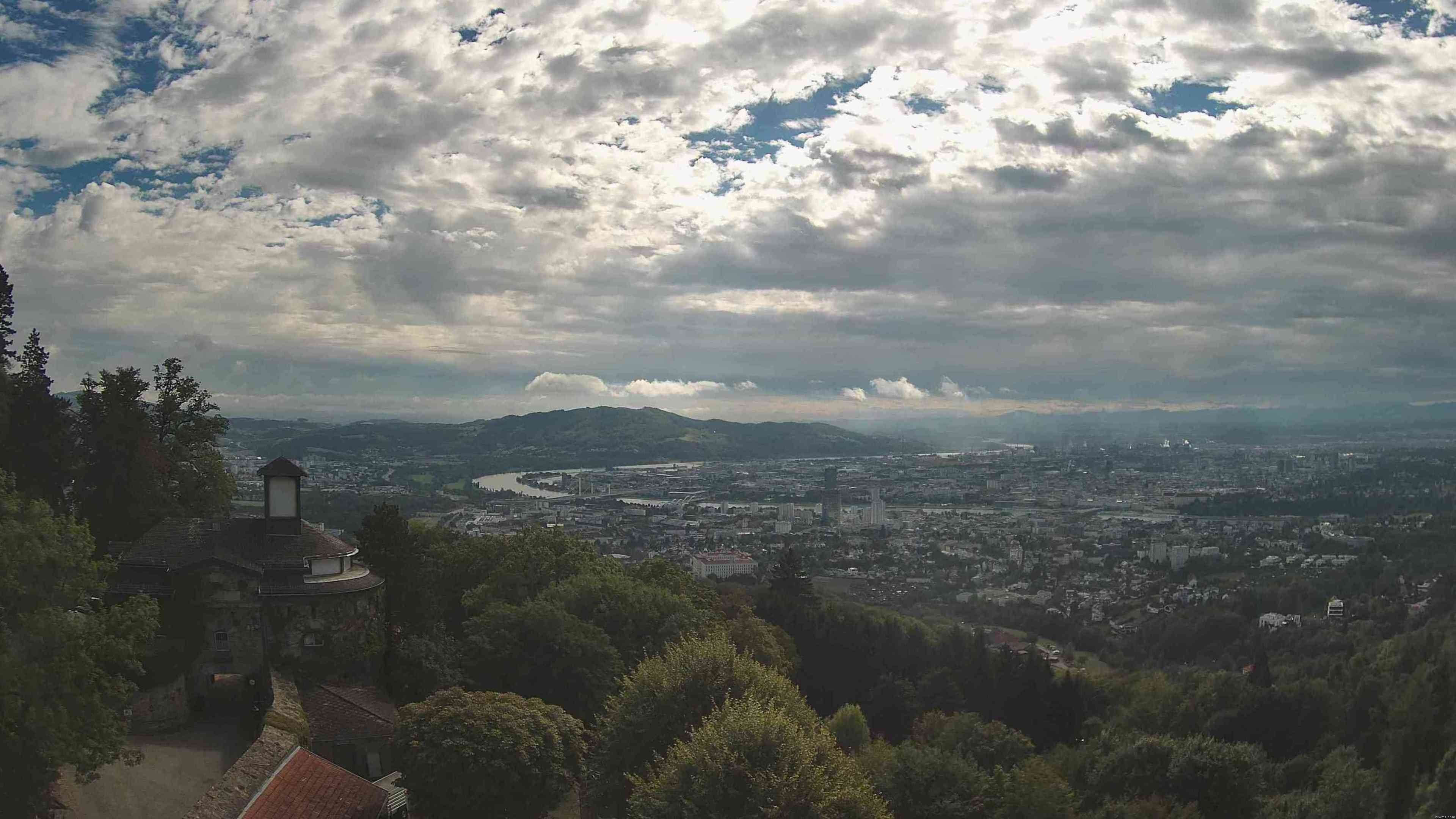 Archived image Webcam Central square of Linz