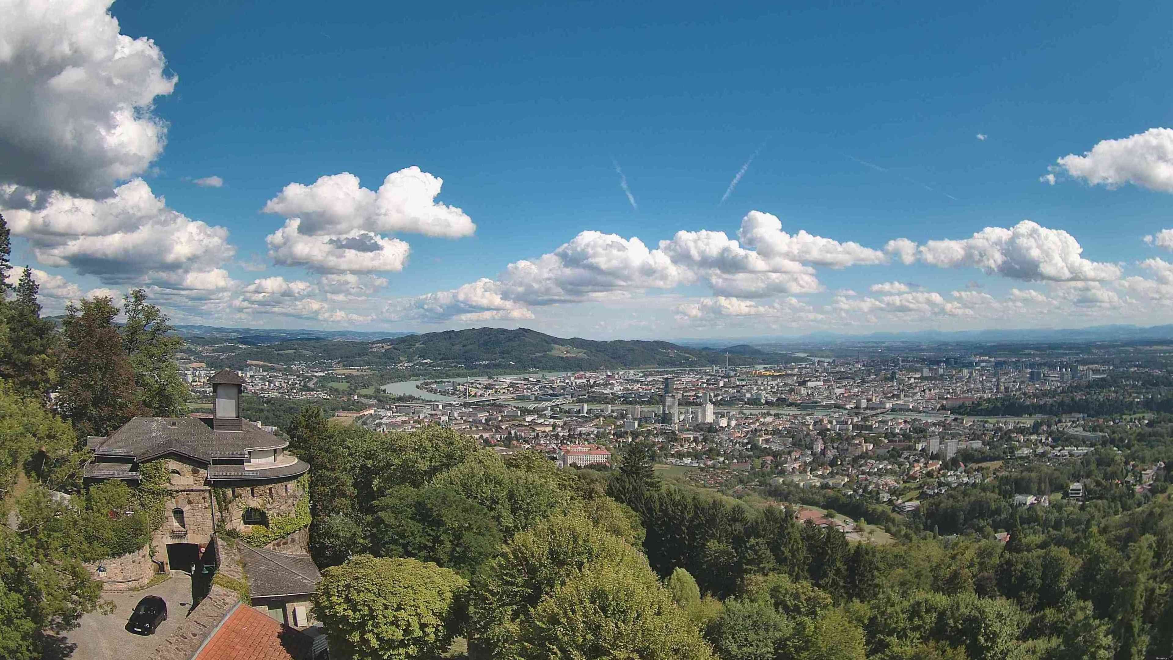Archived image Webcam Central square of Linz
