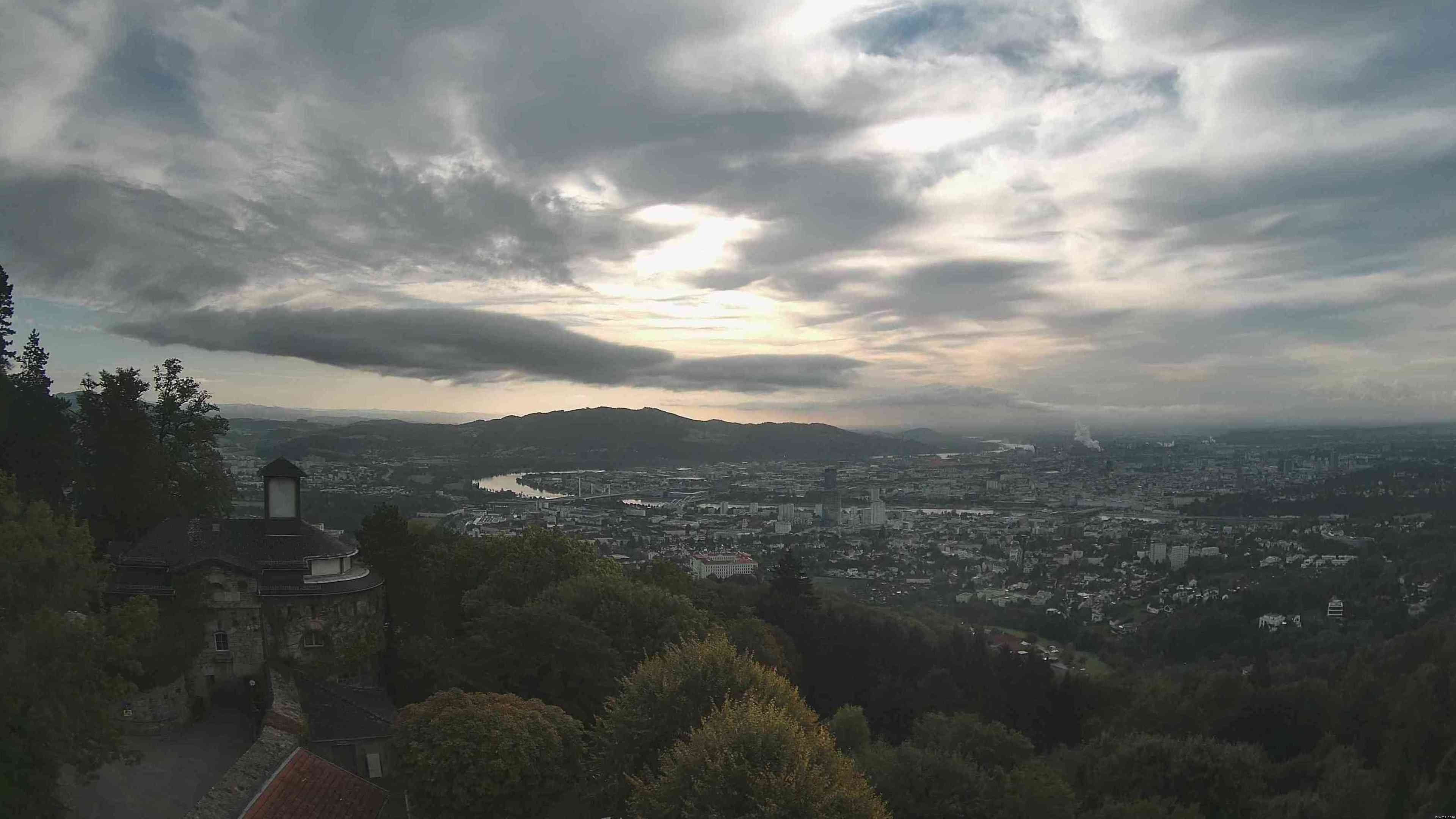 Archived image Webcam Central square of Linz