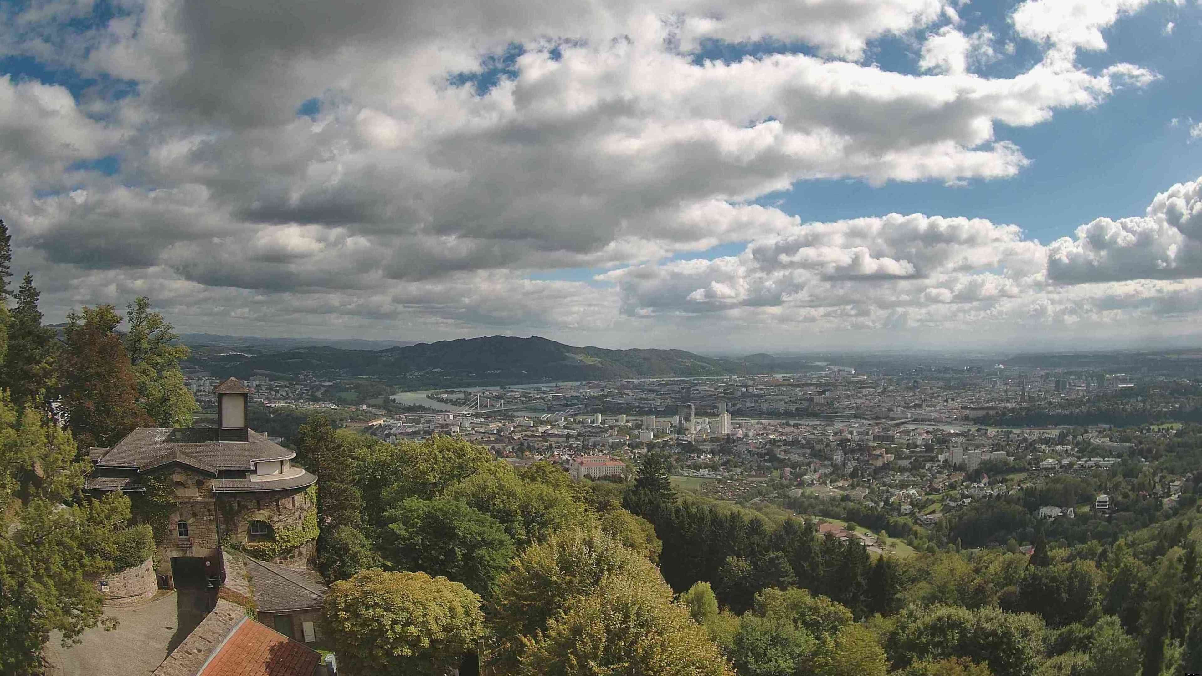 Archived image Webcam Central square of Linz