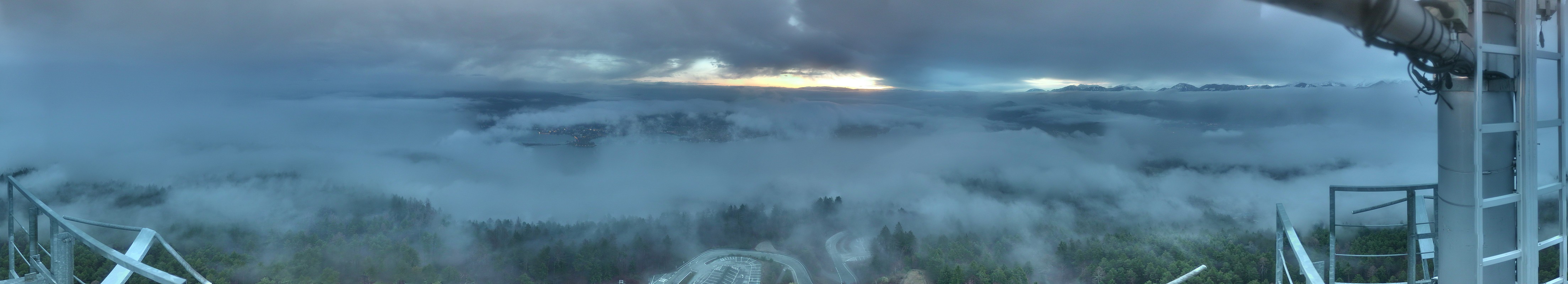 Archiv Foto Webcam Aussichtsturm Pyramidenkogel - Blick auf den Wörthersee