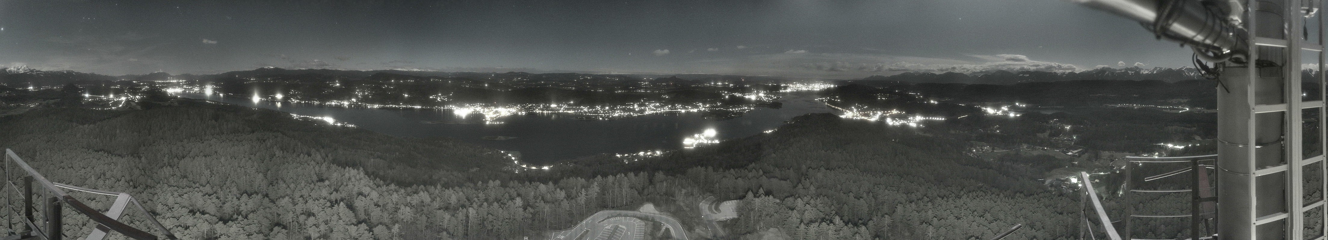 Archiv Foto Webcam Aussichtsturm Pyramidenkogel - Blick auf den Wörthersee