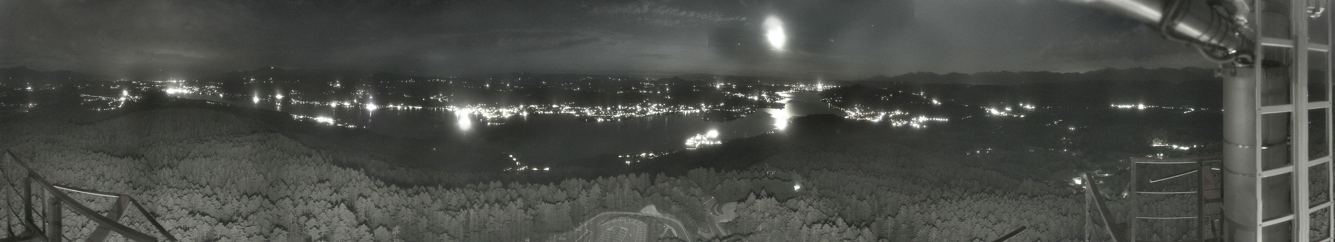 Archiv Foto Webcam Aussichtsturm Pyramidenkogel - Blick auf den Wörthersee