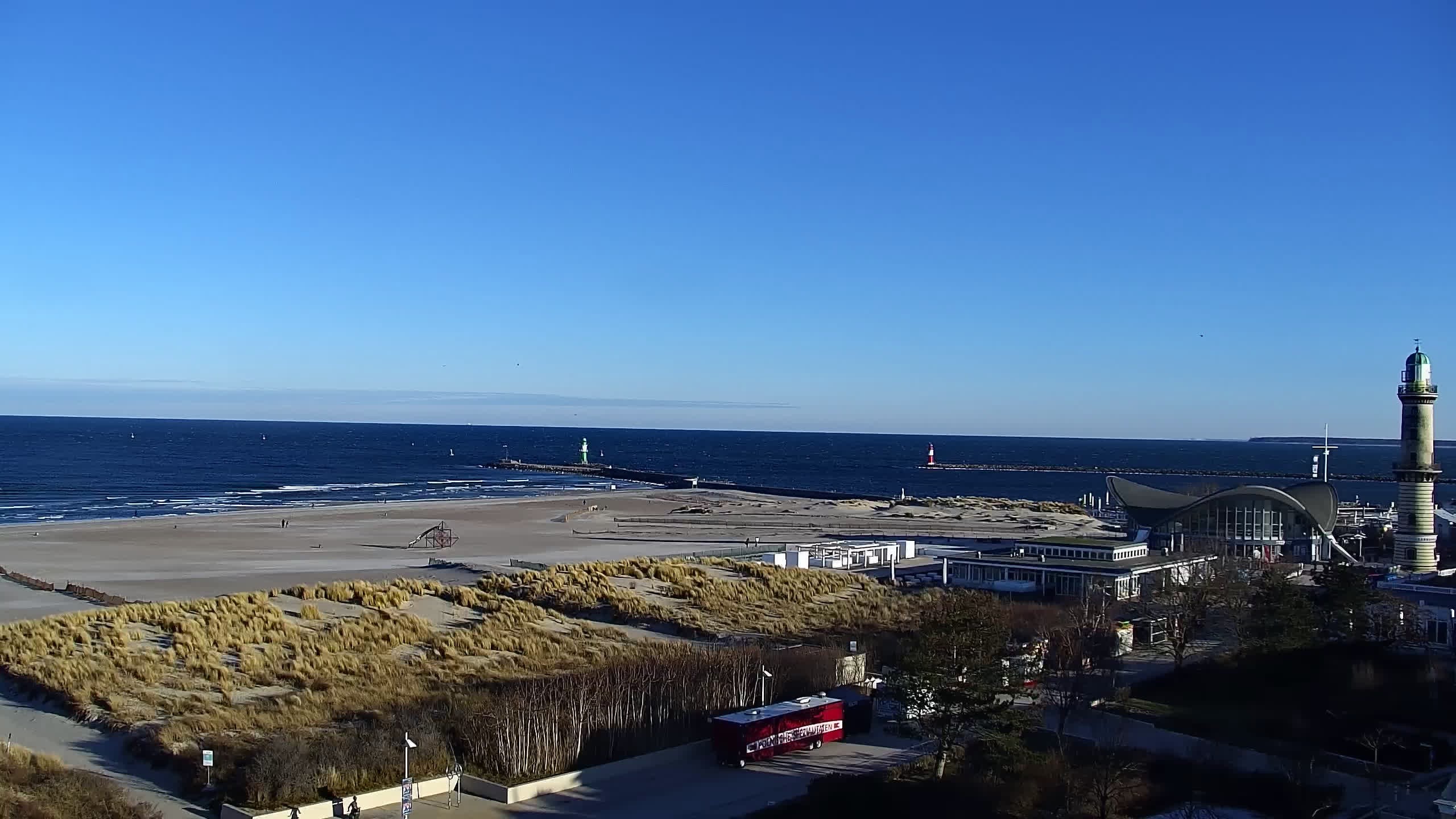 Archived image Webcam Warnemünde: Beach Hotel Hübner