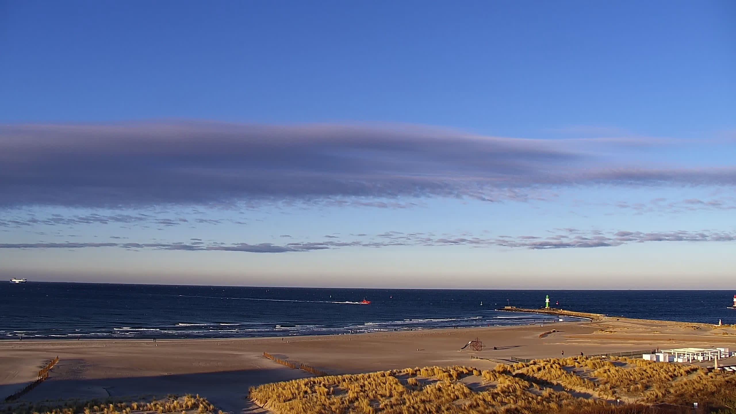 Archived image Webcam Warnemünde: Beach Hotel Hübner