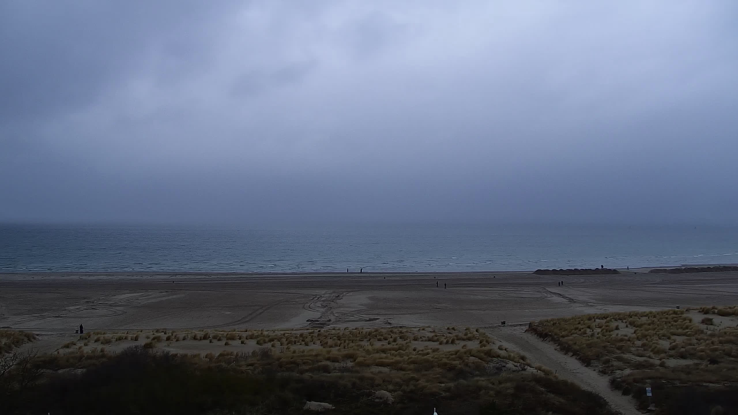 Archived image Webcam Warnemünde: Beach Hotel Hübner