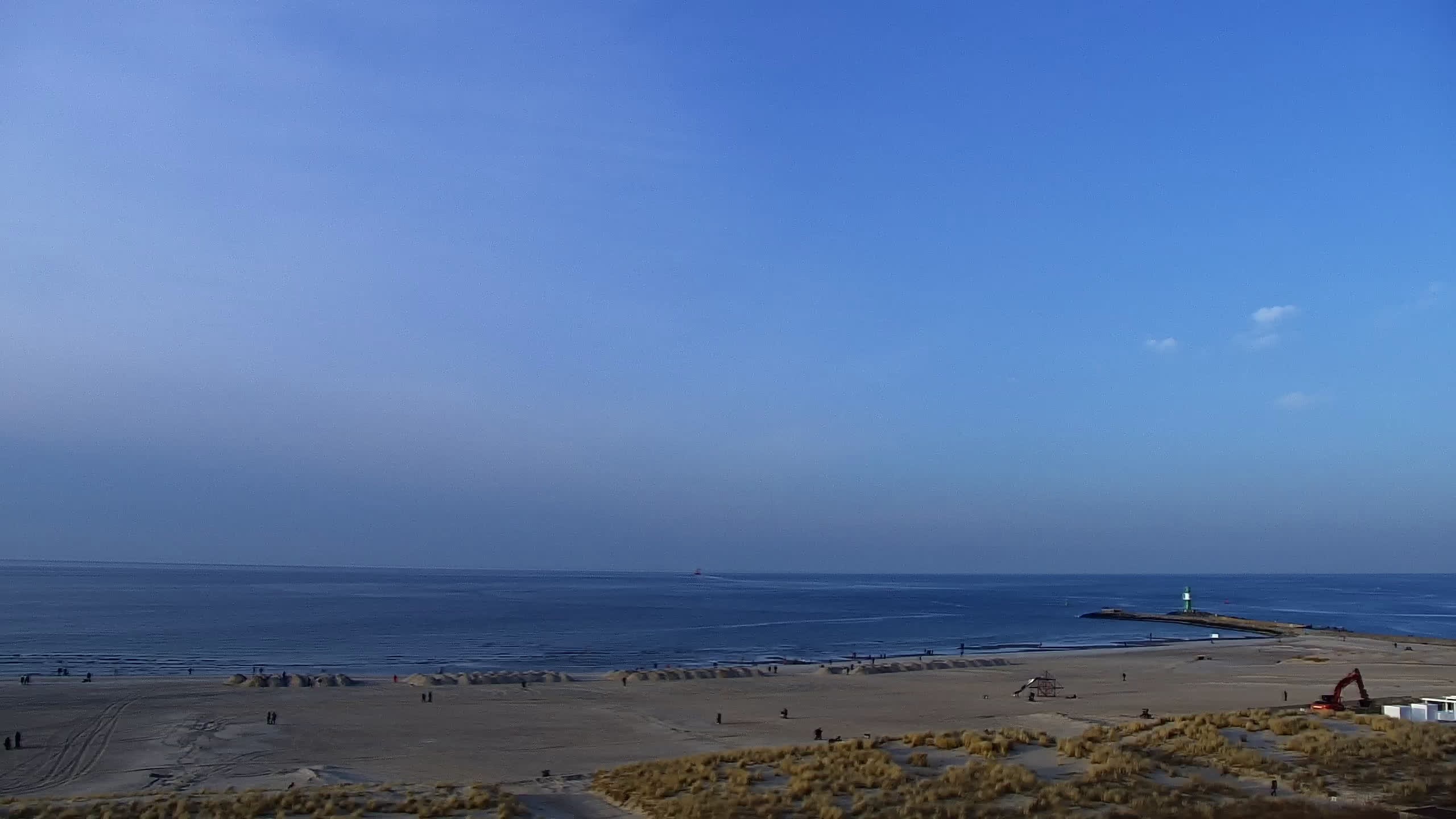 Archived image Webcam Warnemünde: Beach Hotel Hübner