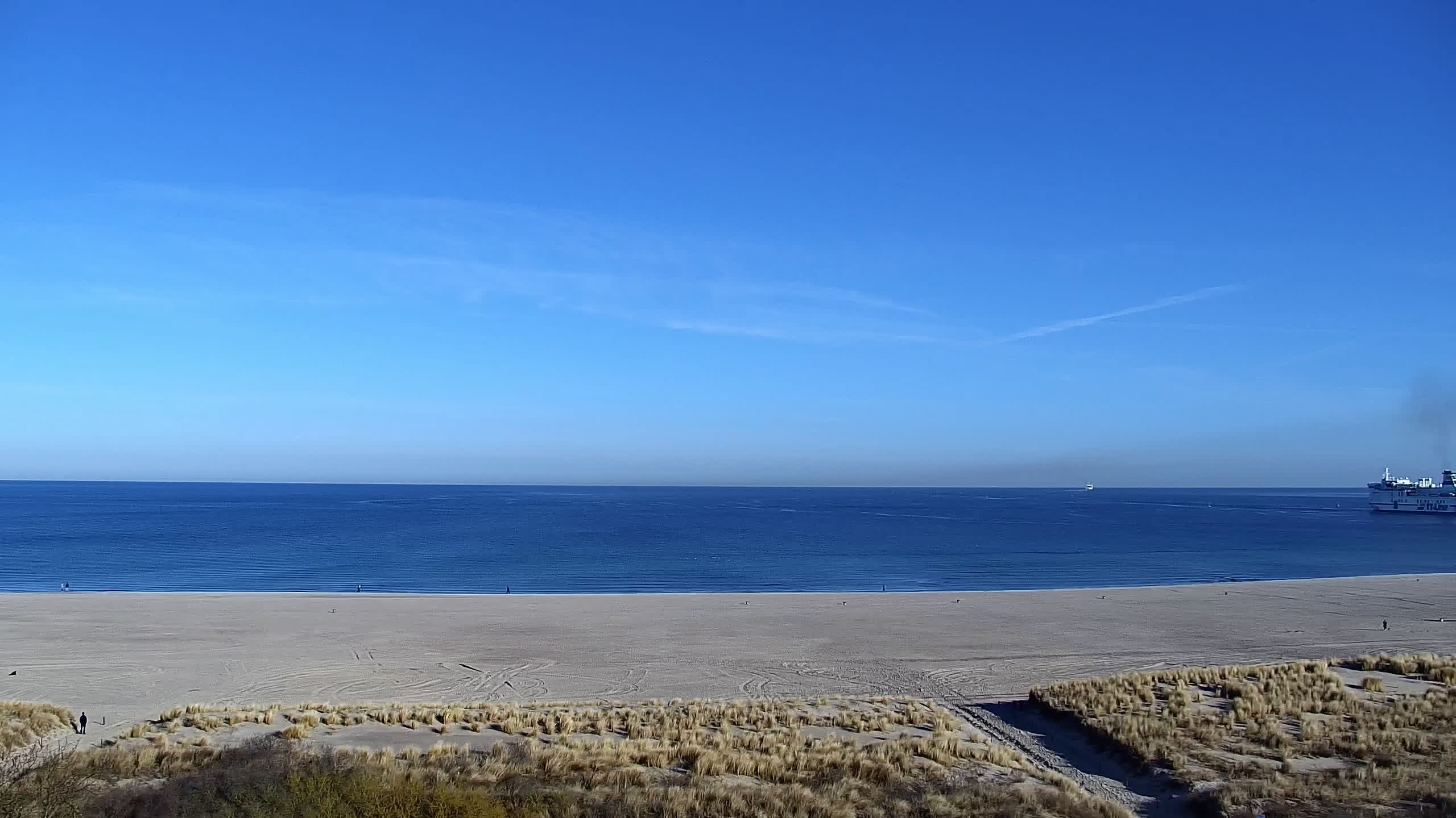 Archived image Webcam Warnemünde: Beach Hotel Hübner