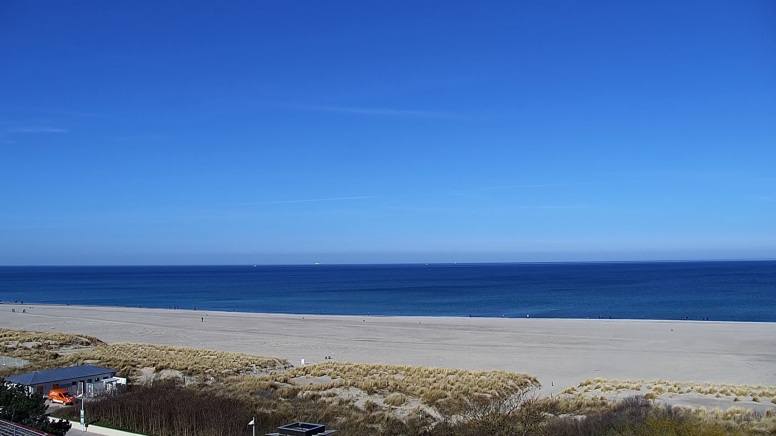 Archived image Webcam Warnemünde: Beach Hotel Hübner