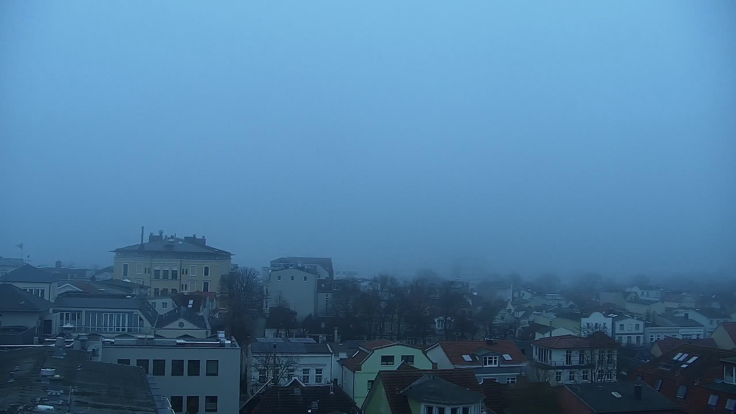 Archived image Webcam Warnemünde: Beach Hotel Hübner