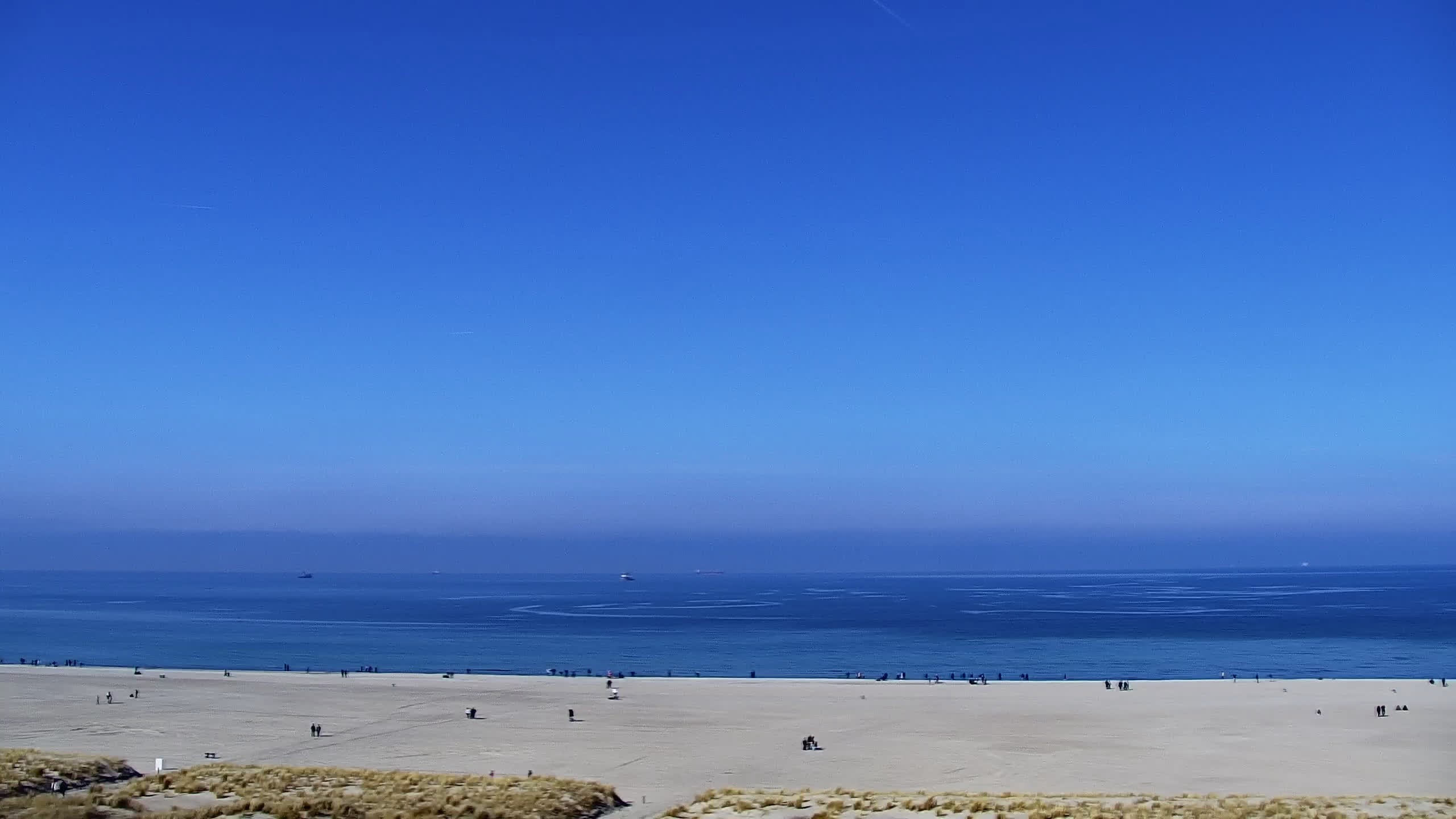 Archived image Webcam Warnemünde: Beach Hotel Hübner